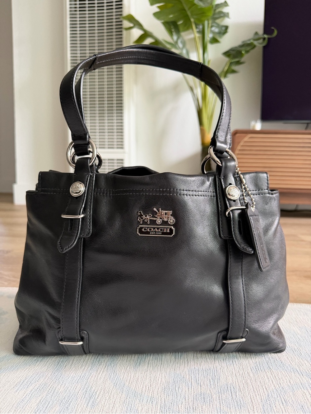 Coach Black Leather Shoulder Tote Bag Style 15409 Purple Lining EUC